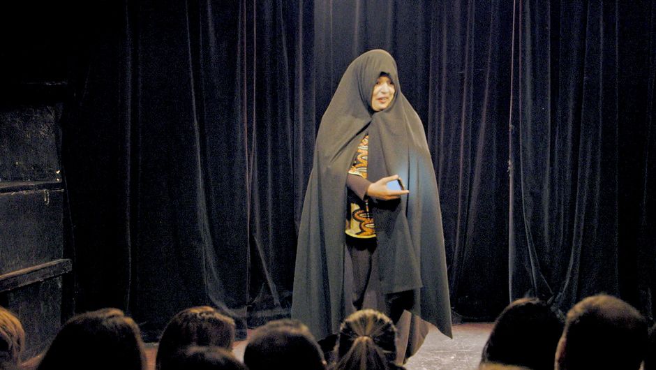 Samia Orosemane im Point Virgule, Paris